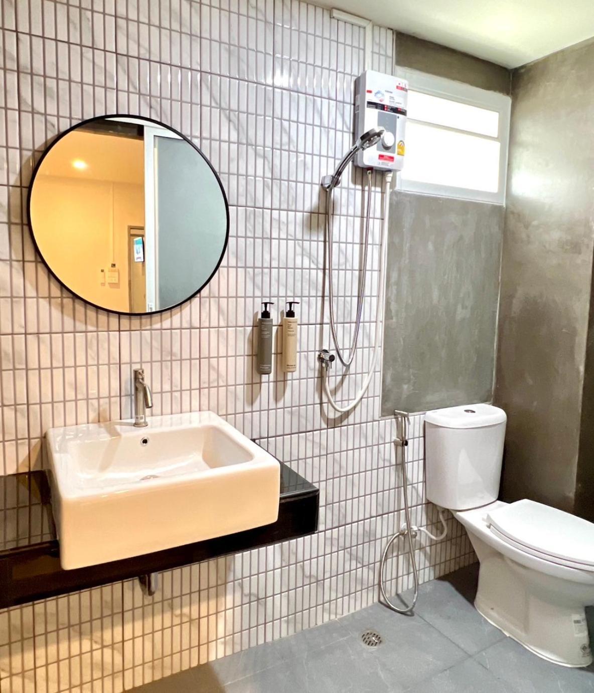 Bedter Hotel Phang Nga Værelse billede